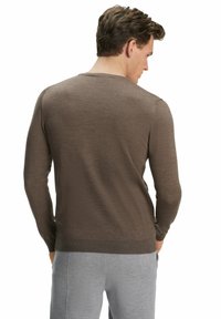 FALKE BASIC NEW MERINO V-NECK - Maglione - bormio mel