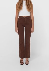 Stradivarius Vaqueros slim fit - brown