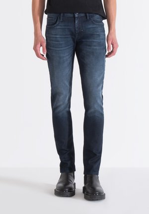 OZZY TAPERED - Slim fit -farkut - blue denim