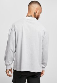 Urban Classics PIGMENT DYED POCKET LONGSLEEVE - Topper langermet - lightasphalt