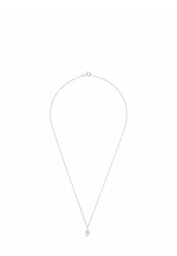 Collar de cadena de plata con un delicado colgante en forma de corazón de color azul claro. La cadena es fina y texturizada, con un cierre de gancho sencillo.