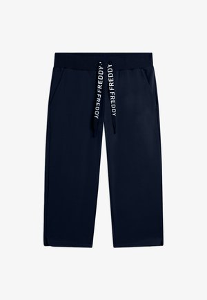 Pantalon de survêtement court bleu marine avec taille côtelée, poches latérales et cordon noir avec texte blanc « FREDDY ».