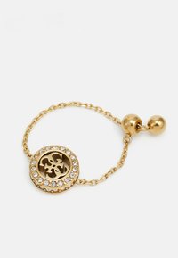 Gouden armband met een ronde hanger met uitsneden en heldere edelstenen rondom de rand, beveiligd met een ketting en een kogelsluiting.