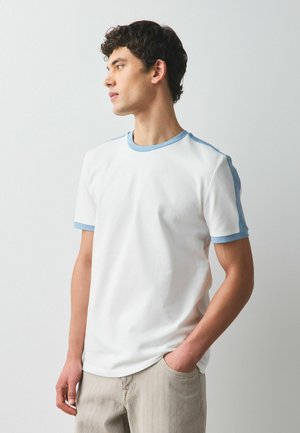 Next, REGULAR FIT - OVER ARM STRIPE RINGER T-SHIRT . - T-paita - ecru white blue