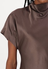 Malina ALIVIA MIDI - Juhlamekko - chocolate