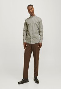 Jack & Jones JJJOE SHIRT PLAIN MAO - Ing - pure cashmere