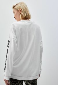 Next LICENSE BLONDIE - Ilgarankovis viršutinės dalies drabužis - white