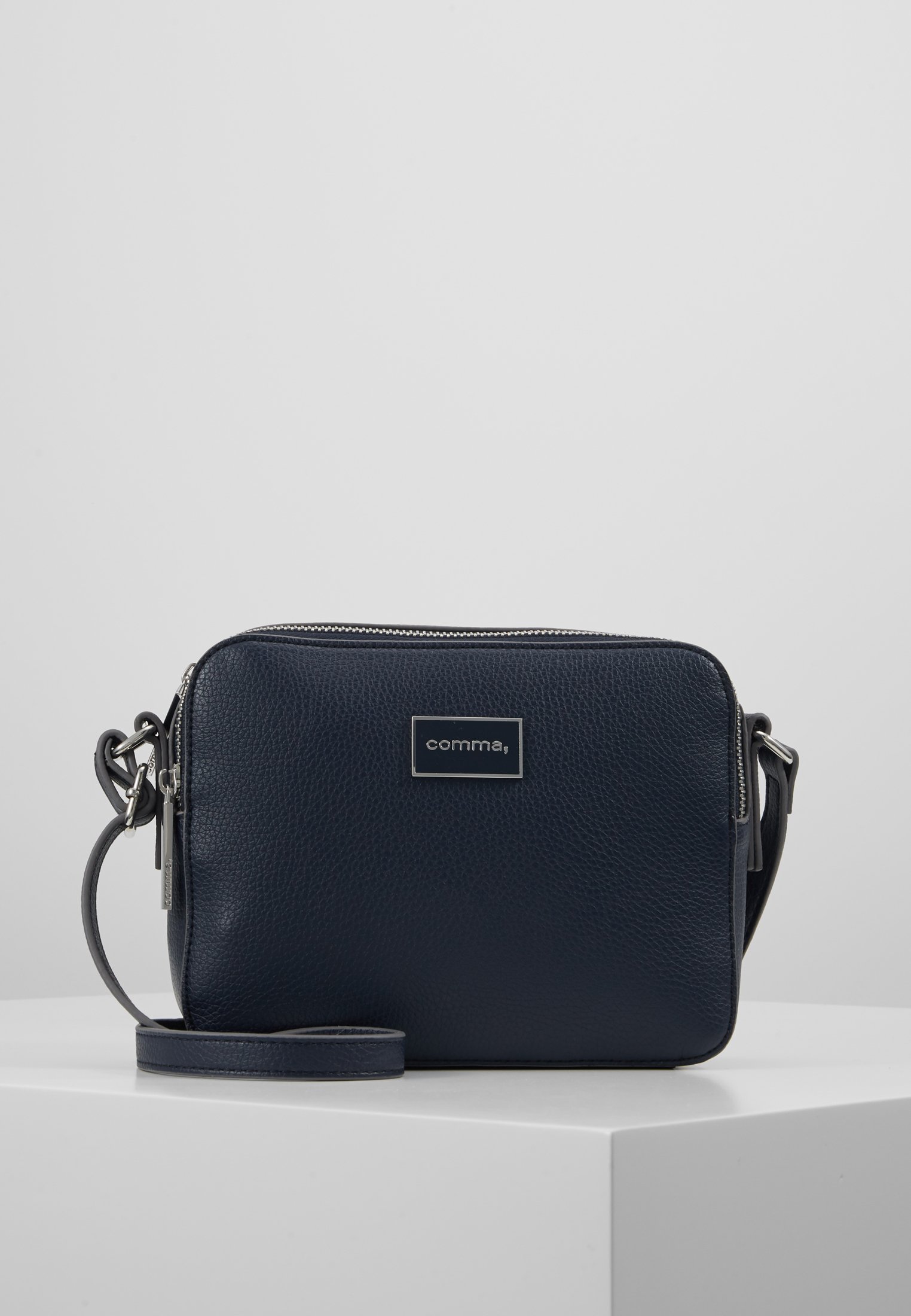 comma PURE ELEGANCE SHOULDERBAG Skulderveske darkblue comma PURE ELEGANCE SHOULDERBAG Skulderveske cognac