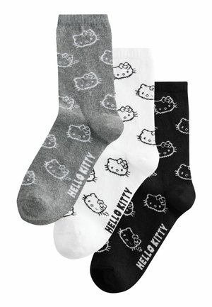 Tri parova pamučnih čarapa: sive s bijelim Hello Kitty dizajnom, bijele s crnim dizajnom i crne s bijelim dizajnom. Svaki par ima otisnut "HELLO KITTY".