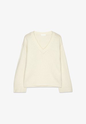 Suéter de punto crema con escote en V y mangas largas, que presenta puños y bajo acanalados, con un ajuste relajado y ligeramente corto.
