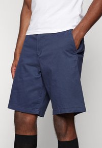 GAP ESSENTIAL SHORT - Shorts - vintage navy