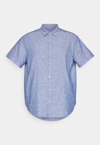 Košile s krátkým rukávem v modré barvě vyrobená z lehkého materiálu. Má klasický límec, zakulacený spodní lem a jednoduché bílé knoflíky.