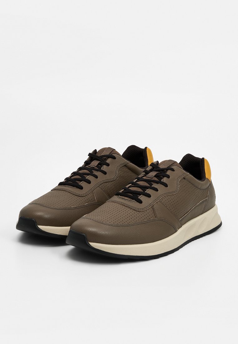 Sneaker low