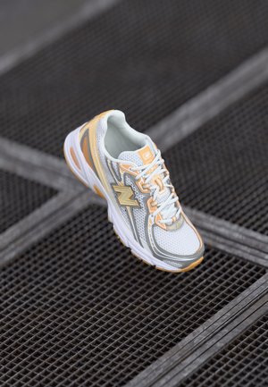 U740 UNISEX - Trainers - white