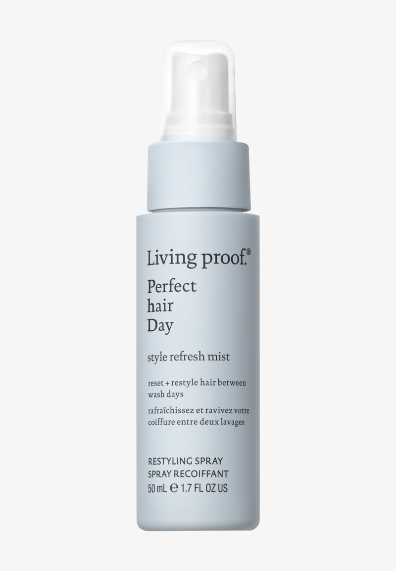 Spray rafraîchissant Perfect Hair Day de Living Proof, 50 mL, bouteille bleu clair avec capuchon de pulvérisation blanc.