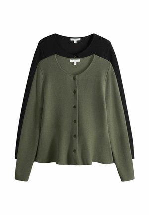 Două cardigane de dimensiuni medii cu gât rotund; unul verde măsliniu cu nasturi, unul negru parțial vizibil în spate.