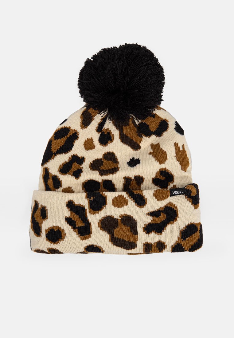 Berretto lavorato a maglia in beige con un motivo a stampa leopardo in marrone e nero, impreziosito da un grande pom pom nero. Presenta un risvolto pieghevole.