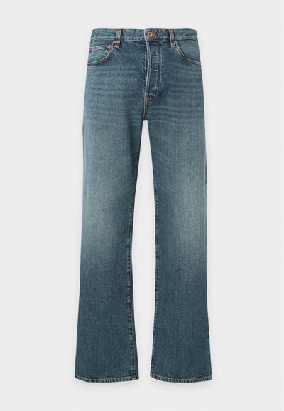 Μπλε τζιν από denim με ελαφρύ φουσκωτό στο κάτω μέρος, κλασικός σχεδιασμός με πέντε τσέπες, κούμπωμα με κουμπί και φερμουάρ και διακριτική ξεθώριαση στους μηρούς.