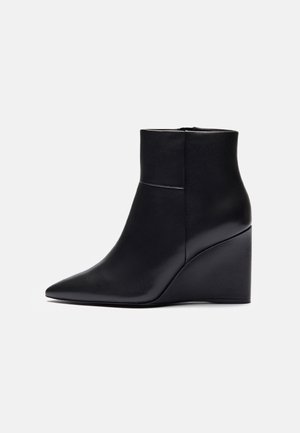 Stivaletti con tacco - black