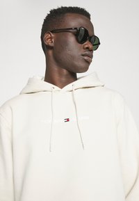 Tommy Jeans LINEAR HOODIE - Sudadera - beige/sand