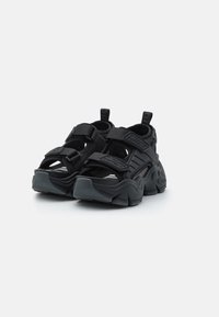 Buffalo BINARY TRACK - Plateausandalette - black