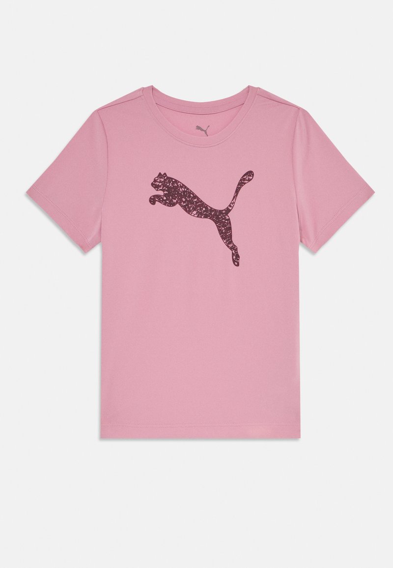 Rozā īsām piedurknēm T-kreklā, kas izgatavots no gludas auduma un kuram uz krūšu daļas ir melna lecoša pumā logotipa grafika.