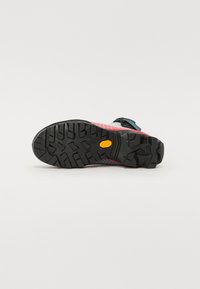 La Sportiva AEQUILIBRIUM SPEED - Mountain shoes - white/hibiscus