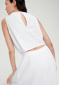 s.Oliver MIT CUT OUT - Freizeitkleid - weiß
