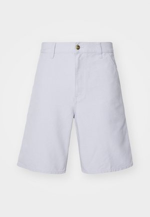 Bermudas de algodão azul claro com fecho de botão, corte reto, bolsos frontais e textura suave. Sem padrões ou detalhes visíveis.