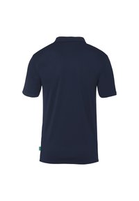 Navy blauwe polo met een gladde stof, voorzien van een klassieke kraag en korte mouwen, met een subtiele groene label aan de zijkant.