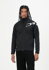 Oakley ENHANCE TECH JACKET - Ljetna jakna - blackout