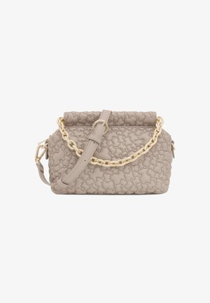 Borsa a tracolla trapuntata beige con motivo floreale, dettaglio in catena dorata e tracolla in pelle regolabile con fibbia circolare.