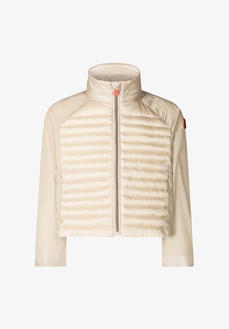 Giacca a vento beige con colletto alto, texture trapuntata verticale sul corpo, maniche lisce e zip frontale. Presenta un logo sulla spalla.