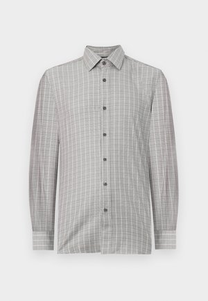 Cămașă pentru bărbați cu mânecă lungă, de culoare gri deschis, cu un model în grilaj și accente închise. Dispune de o închidere cu nasturi și un guler clasic. Textura textilă este netedă.