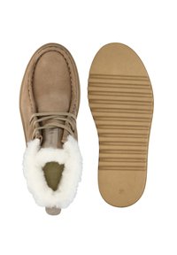 Stivaletti alla caviglia in suede tan con interno in pelo bianco, suola piatta in gomma marrone con scanalature e lacci abbinati per una vestibilità sicura. Taglia 37.