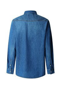 Jeansskjorta, blå, långärmad, knäppte manschetter, klassisk krage; slät textur med subtil blekning, rak fåll, rena sömnadsdetaljer.