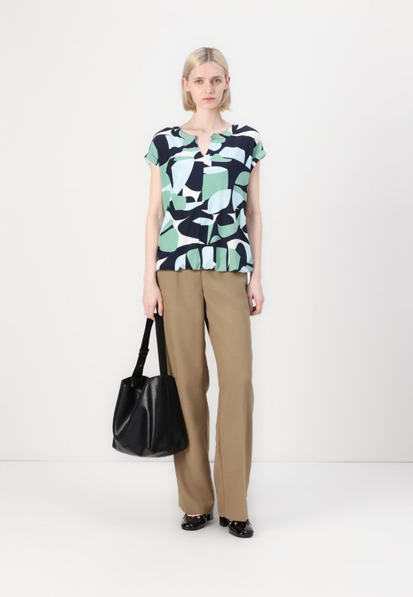 ALL OVER PRINTED V NECK - Print T-shirt3