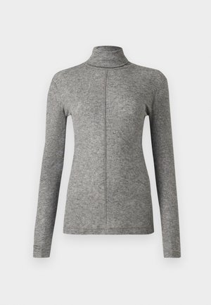 Pull à col roulé gris à manches longues, confectionné en tissu doux et texturé. Présente une couture sur le devant et une silhouette ajustée. Aucun motif ni accent présent.