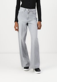 Calvin Klein WIDE - Džinsi ar platām starām - denim grey