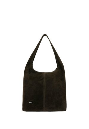 Sac à bandoulière en daim marron foncé avec une large sangle et un petit logo argenté près du centre bas.
