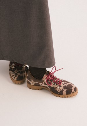 BALAGAN Derbies - animal pattern velvet
