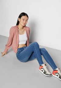 ONLY ONLBLUSH MID  - Calças de ganga de corte skinny - medium blue denim