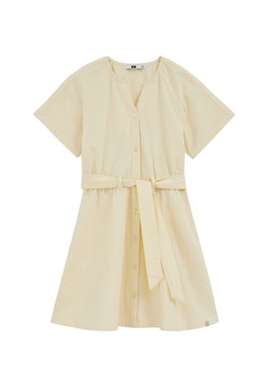 Krótka, beżowa sukienka zapinana na guziki, z krótkimi rękawami i dopasowanym paskiem z tkaniny zawiązanym w talii.
