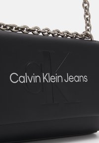 Calvin Klein Jeans SCULPTED FLAP - Borsa a tracolla - black/neutral