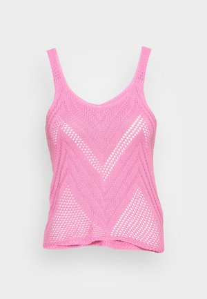 Débardeur en tricot rose avec un motif en chevrons, bretelles larges et une texture en tricot ouvert, conçu pour une coupe décontractée.
