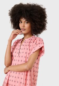 Garance Paris VALENTINE - Vestido informal - coral