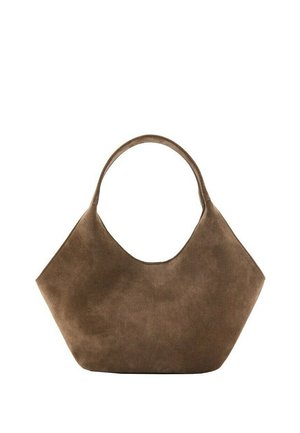 Sac à main en daim marron avec une forme trapézoïdale large et arrondie et une seule poignée courte sur fond blanc.