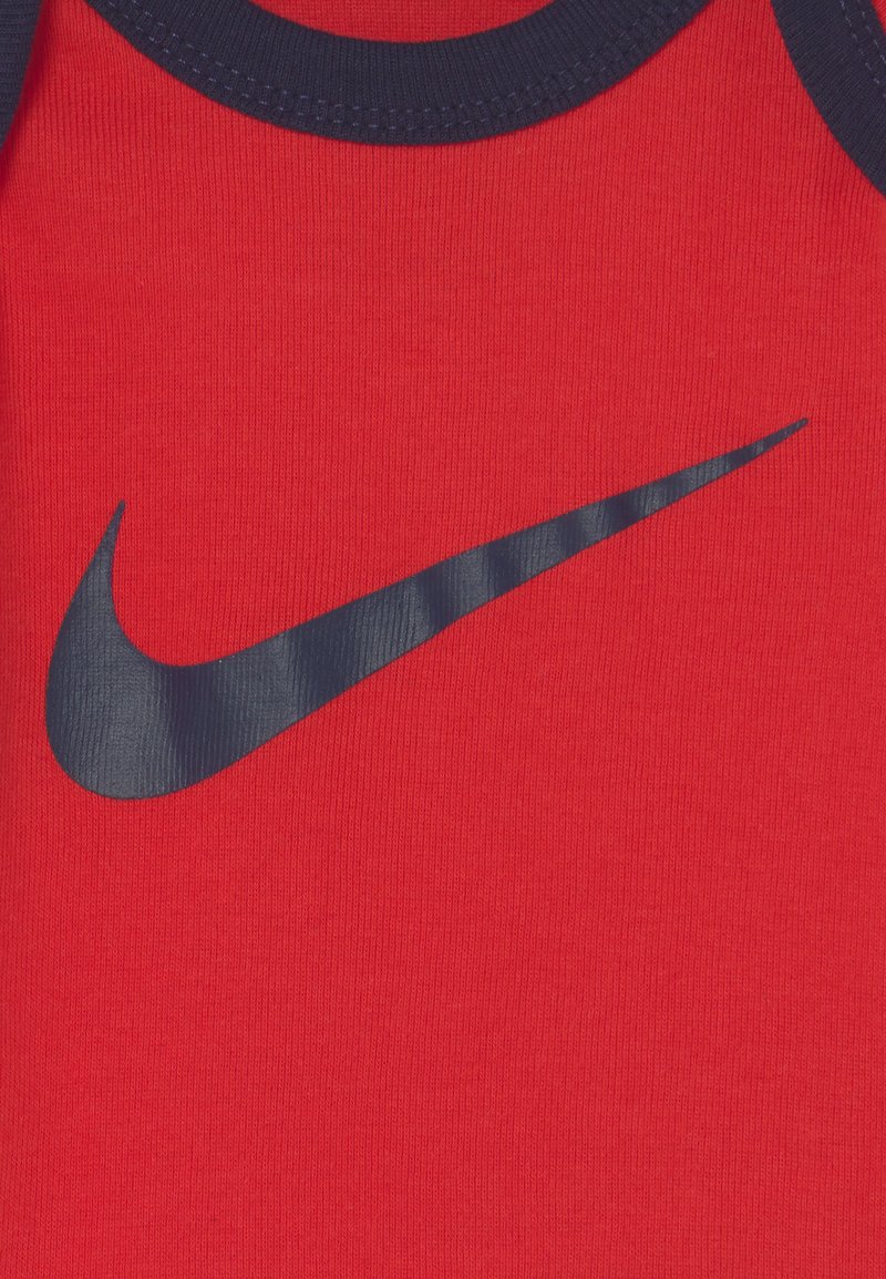 Kinder Caps | Nike Sportswear HAT BOOTIE SET UNISEX T-Shirt print university red/rot - ZE90222 Kinder Caps | Nike Sportswear HAT BOOTIE SET UNISEX T-Shirt print university red/rot - ZE90222