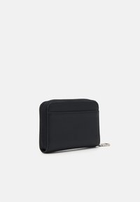 Calvin Klein Jeans BLOCK MED ZIP AROUND - Novčanik - black