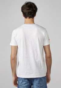 Koroshi Nyomott mintás póló - blanco